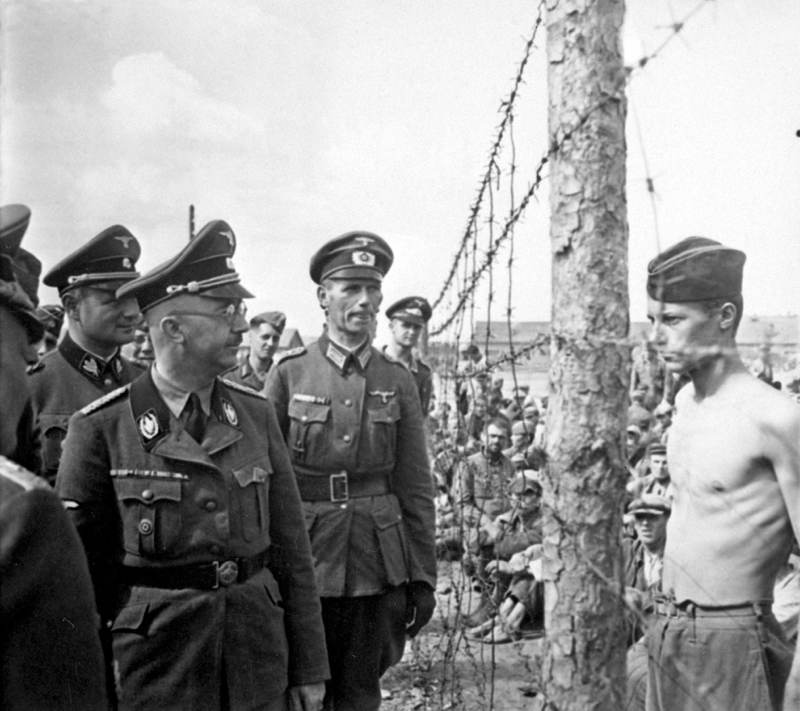 Horace Greasely oproti Heinrichovi Himmlerovi v nemeckej väznici roku 1940. Horace utiekol vyše dvesto krát, bol zaľúbený do jednej Nemky.