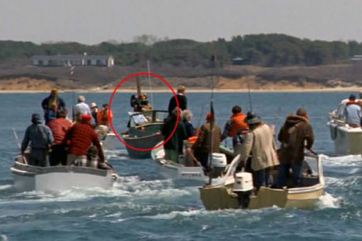 vo filme Čeluste vidno na jednom z člnov kameramana.
