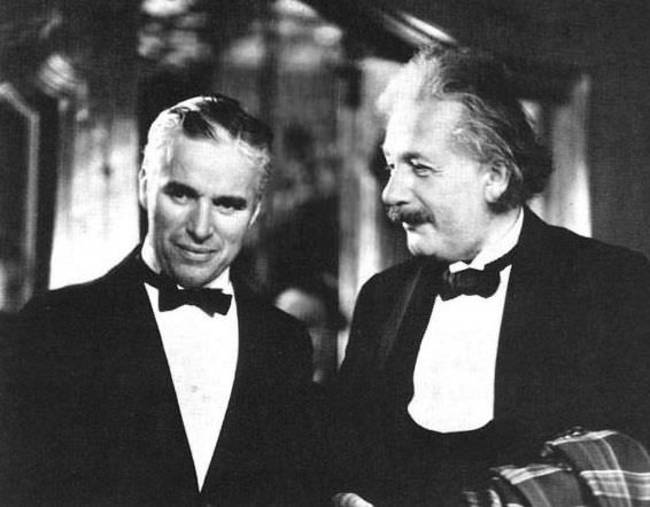 Charlie Chaplin a Albert Einstein.
