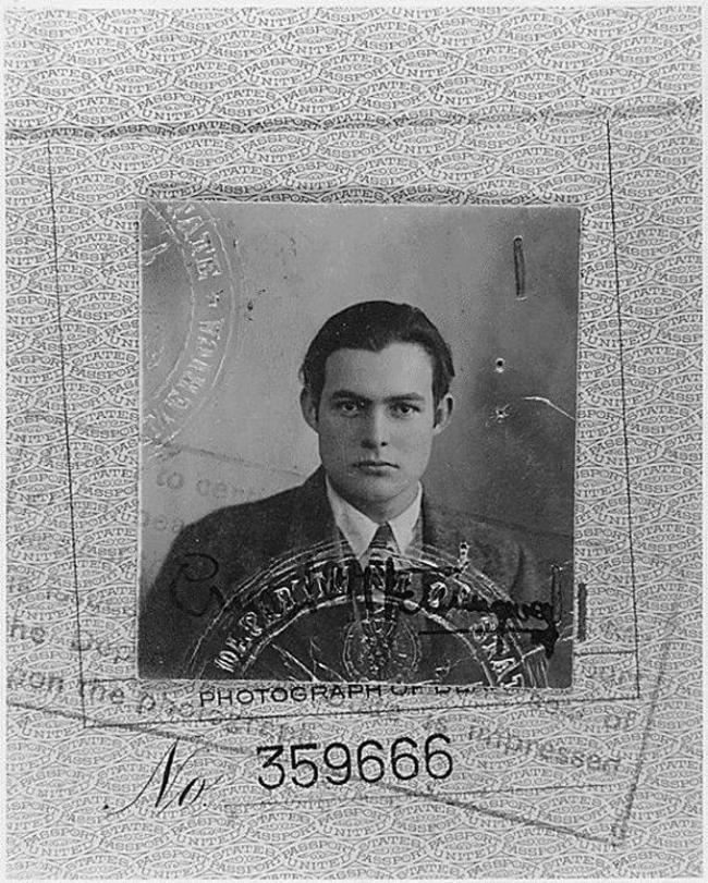 Ernest Hemingway na jeho pase. 1923.