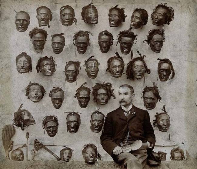 Aj napriek zákazu obchodovania, niektorým Európanom, ako napríklad Horatio Gordon Robleyovi (na obrázku), sa podarilo získať pôsobivú zbierku Mokomokai hláv. Dnes sa však už Mokomokai medzi Maormi nepraktizuje. Avšak nastal úspešný pokus vrátiť zvyšné hlavy späť na Nový Zéland.