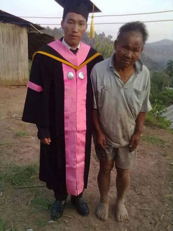 Syn chudobného farmára skončil školu.