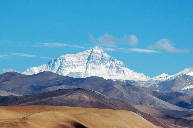 Najvyšším miestom na Zemi je Mt. Everest, ktorý meria 8848 metrov nad morom.