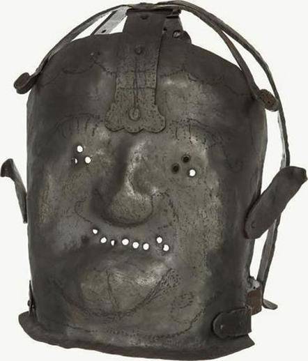 V 17. storočí slúžila táto maska pre ľudí, ktorí hrýzli ostatných.