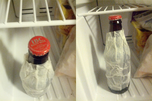 Ako schladiť pivo za 15 minút? Navlhčenú vreckovku dajte na fľašu a za 15 minút bude pivo v chladničke úplne studené.