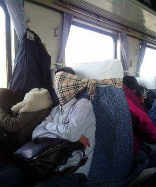 Pohodlný spánok netreba podceňovať. Takto sa vyspíš pohodlne aj vo vlaku, či autobuse.