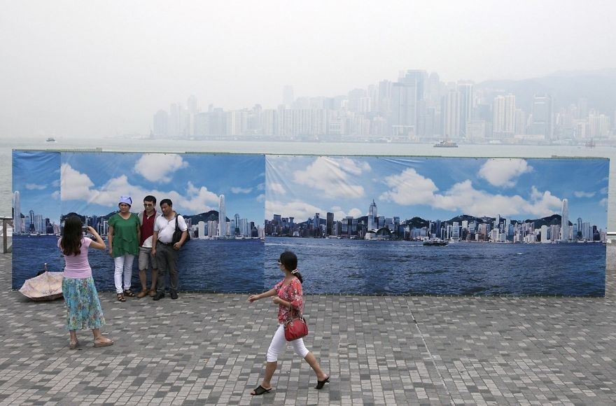 Umelá obloha v meste Hong Kong.