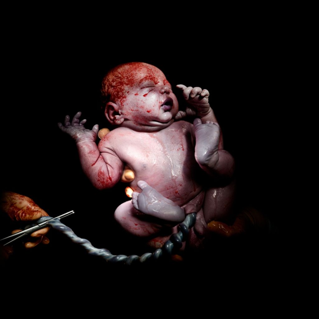 Kévin, narodený 27. decembra 2013 o 10:36 hod., 4,366 kg. Odfotený 13 sekúnd po pôrode.