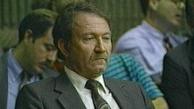 V roku 1988, muž menom Mel Ignatow zabil ženu, sklom z konferenčného stolíka. Za túto vraždu bol odsúdený na 10 rokov, avšak vermír je veľmi nepredvídateľný. Mel zomrel podobne ako obeť, ktorú zavraždil. Spadol na sklenený konferenčný stolík. 